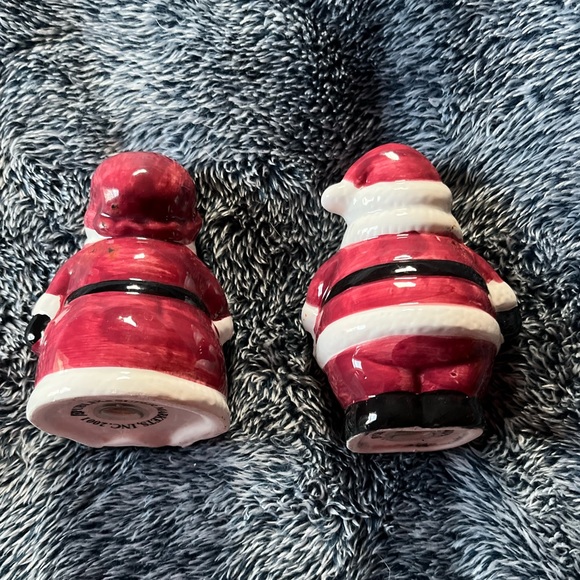 Santa and Mrs. Claus salt and pepper shakers - Picture 5 of 7